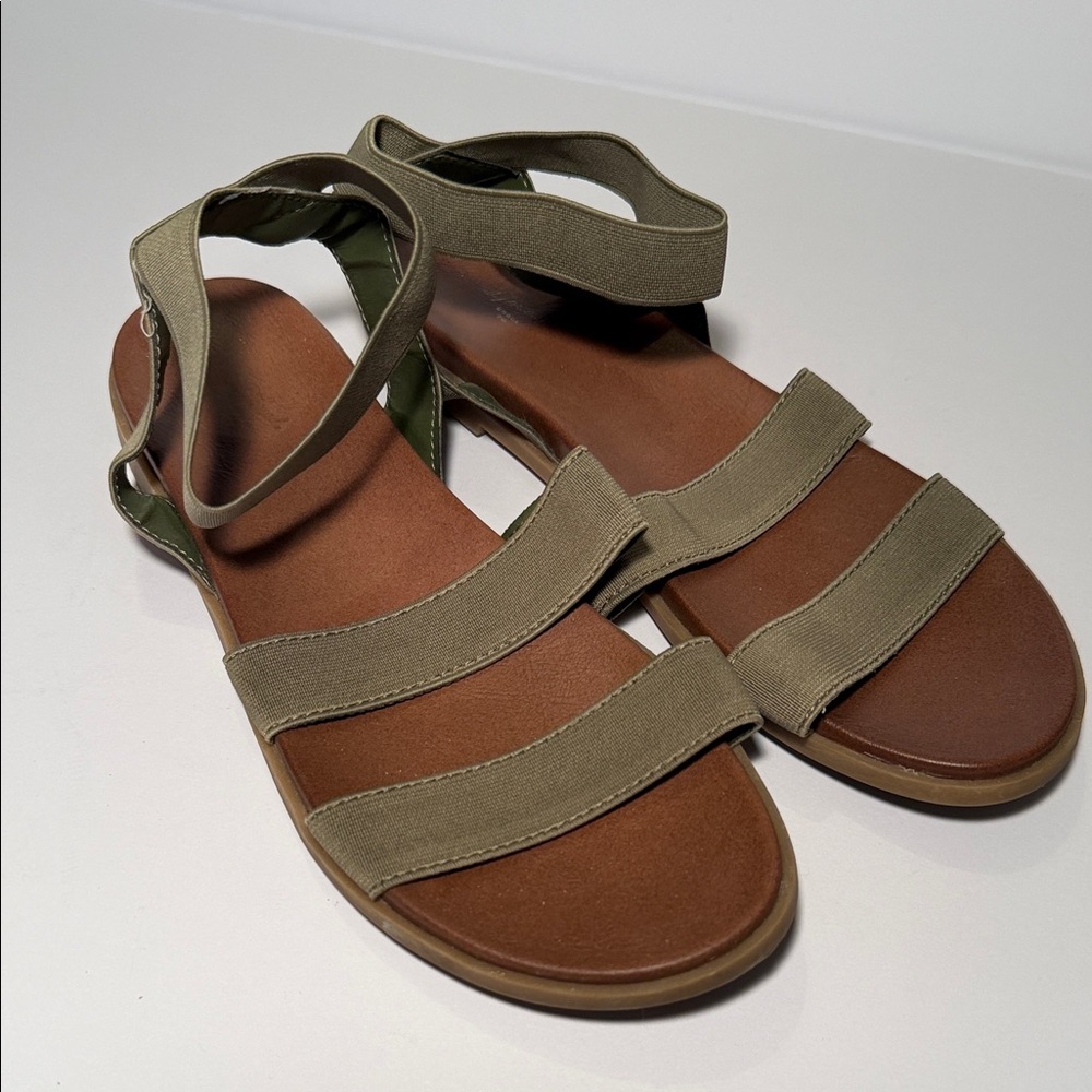 Universal Thread Olive Green Strap Sandals